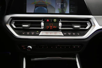 https://vehicle.imgix.net/4419614/d02d1c21-c786-4f02-b471-b2c0ca2e2bee.jpg