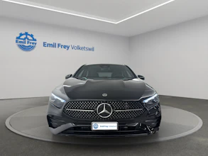 https://vehicle.imgix.net/4419619/d06433f6-4543-4bdd-8d4f-9c830c1a7e63.jpg