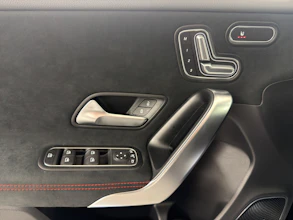 https://vehicle.imgix.net/4419619/f817b6c1-f7c9-4187-88ee-af4cd896c240.jpg