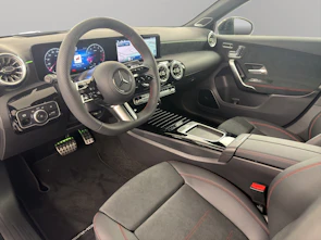 Fahrzeugbild MERCEDES-BENZ A 250 AMG Line 4m