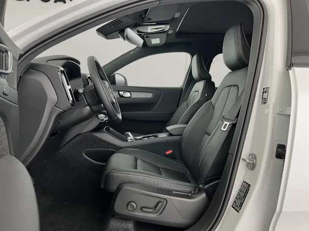 Volvo XC40 2.0 B3 MH Plus Dark