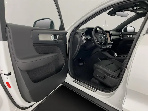 Volvo XC40 2.0 B3 MH Plus Dark