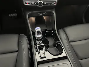 VOLVO XC40 2.0 B3 MH Plus Dark