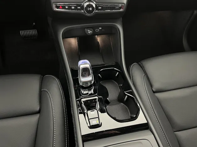 Volvo XC40 2.0 B3 MH Plus Dark