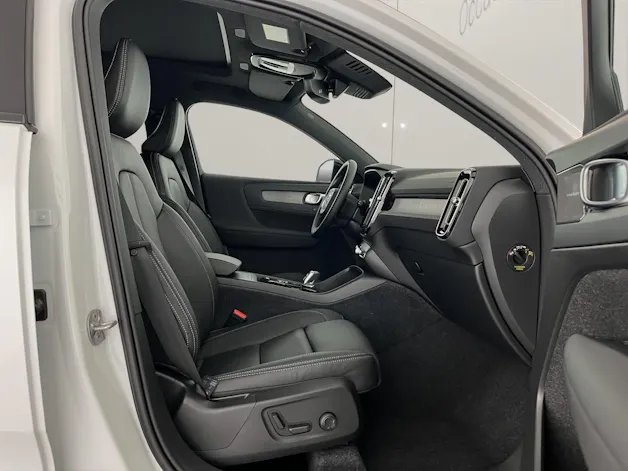 Volvo XC40 2.0 B3 MH Plus Dark