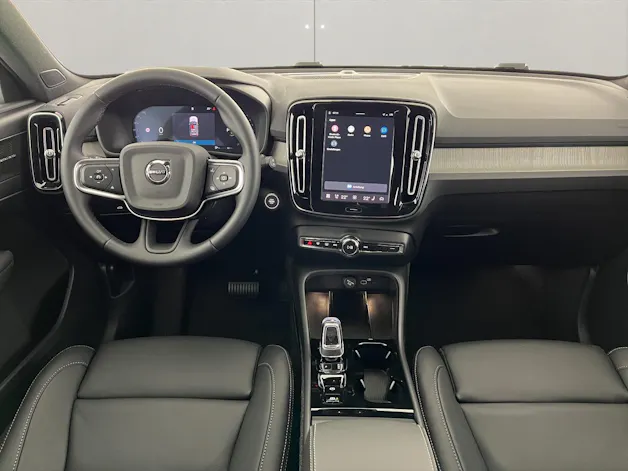 Volvo XC40 2.0 B3 MH Plus Dark