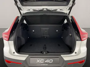 VOLVO XC40 2.0 B3 MH Plus Dark