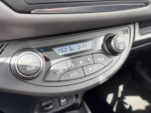 Toyota Yaris 1.5 VVT-i HSD Trend