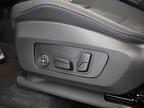 https://vehicle.imgix.net/4419748/f56cedaf-2907-4329-931e-0151566dbf9c.jpg