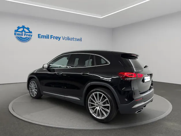 MERCEDES-BENZ GLA 250 AMG Line 4matic