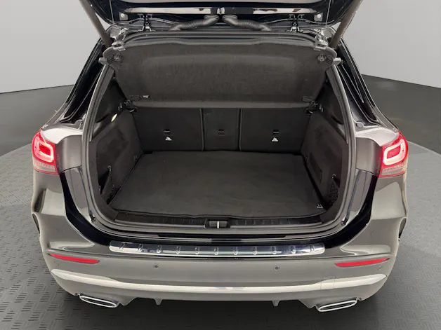 MERCEDES-BENZ GLA 250 AMG Line 4matic