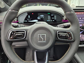 https://vehicle.imgix.net/4419836/2838494c-6f73-43a7-935a-8f8cf59a81b7.jpg