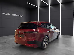 BMW iX xDrive40 SPORTPAKET Attraktiven Leasingzinssatz ab 1,9 % bei Abschluss einer BMW Fahrzeugversicherung.