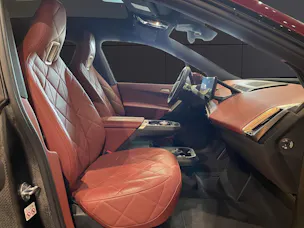 BMW iX xDrive40 SPORTPAKET Attraktiven Leasingzinssatz ab 1,9 % bei Abschluss einer BMW Fahrzeugversicherung.