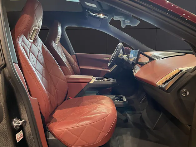 BMW iX xDrive40 SPORTPAKET Attraktiven Leasingzinssatz ab 1,9 % bei Abschluss einer BMW Fahrzeugversicherung.