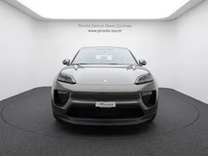 PORSCHE Macan 4