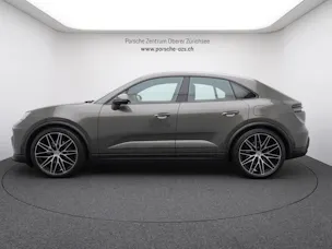 PORSCHE Macan 4