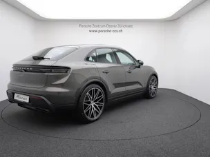 PORSCHE Macan 4