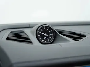 PORSCHE Macan 4