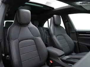 PORSCHE Macan 4