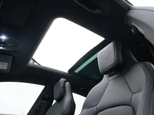 PORSCHE Macan 4