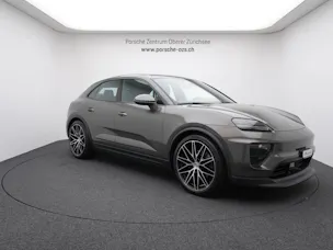 PORSCHE Macan 4