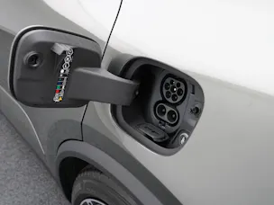 PORSCHE Macan 4