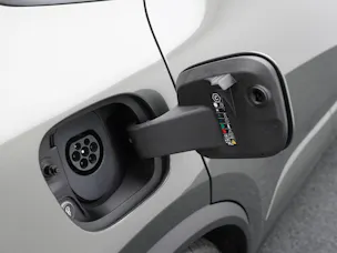 PORSCHE Macan 4