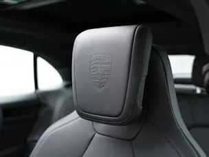 PORSCHE Macan 4