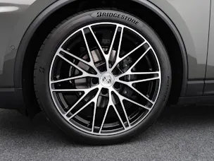 PORSCHE Macan 4