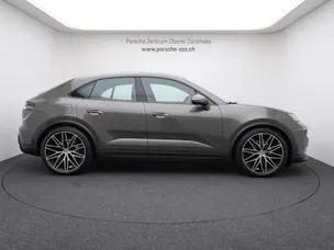 PORSCHE Macan 4