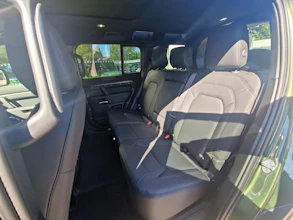 https://vehicle.imgix.net/4419870/757d8e57-c1e5-4386-b17e-88bafb35899a.jpg