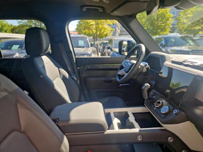 https://vehicle.imgix.net/4419870/f33fc798-3edb-41f3-800c-4d55c27a2a6b.jpg
