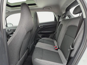 https://vehicle.imgix.net/4419985/e6db0c73-cb92-4c9f-b382-b6c544d7f4a3.jpg