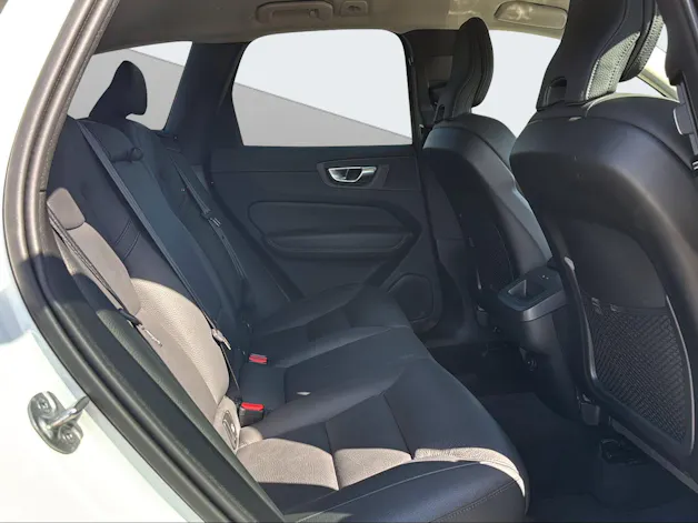 VOLVO XC60 2.0 B5 MH Plus Dark AWD