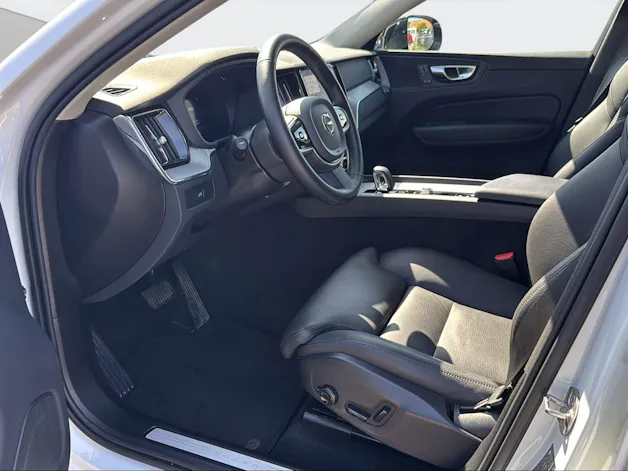 VOLVO XC60 2.0 B5 MH Plus Dark AWD