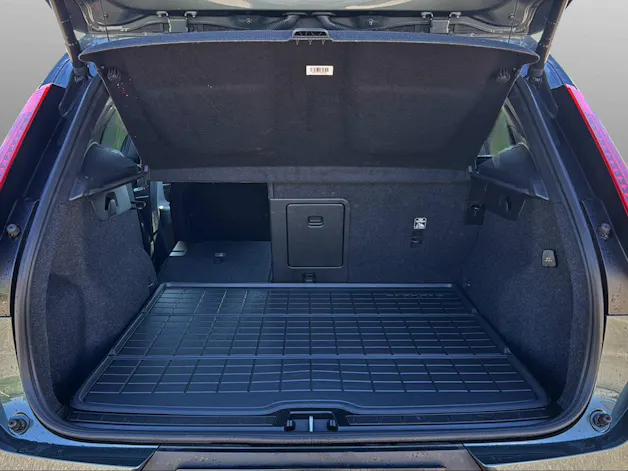 VOLVO XC40 2.0 B3 MH Plus Dark