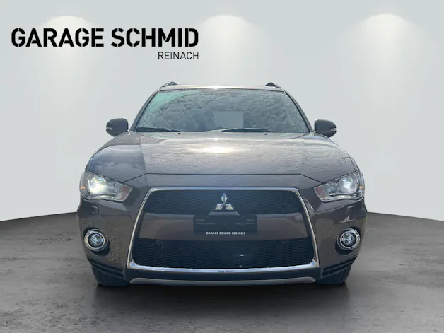 Mitsubishi Outlander 2.4 MIVEC Navigator CVT