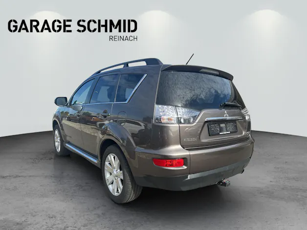 Mitsubishi Outlander 2.4 MIVEC Navigator CVT