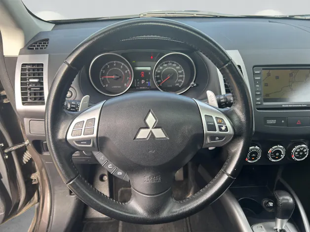 Mitsubishi Outlander 2.4 MIVEC Navigator CVT