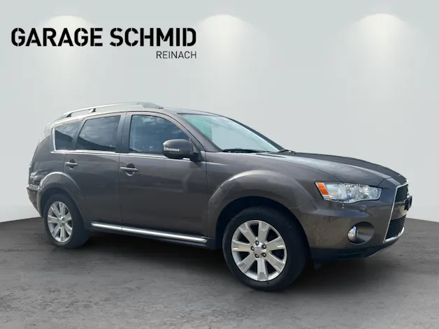 Mitsubishi Outlander 2.4 MIVEC Navigator CVT