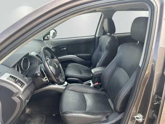 Mitsubishi Outlander 2.4 MIVEC Navigator CVT