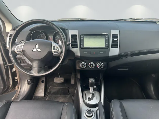 Mitsubishi Outlander 2.4 MIVEC Navigator CVT