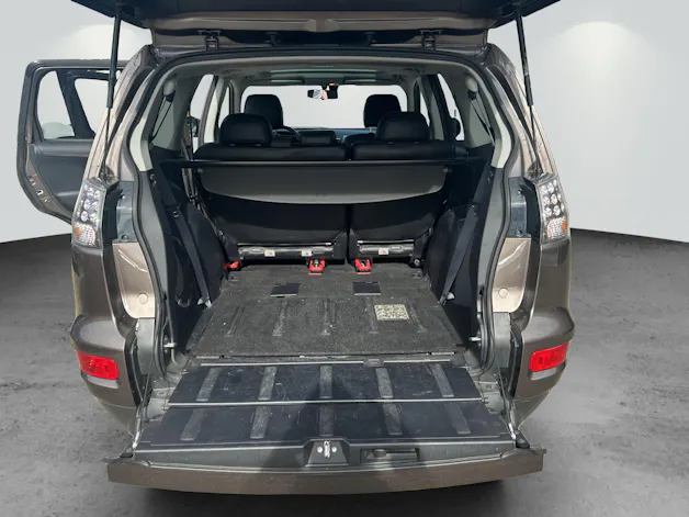 Mitsubishi Outlander 2.4 MIVEC Navigator CVT
