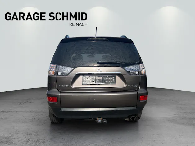 Mitsubishi Outlander 2.4 MIVEC Navigator CVT