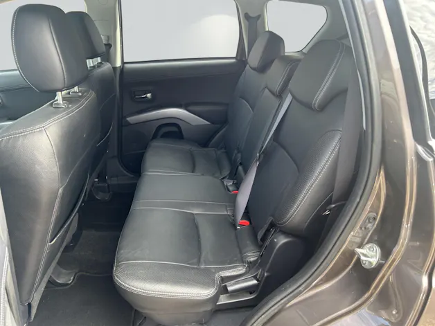 Mitsubishi Outlander 2.4 MIVEC Navigator CVT