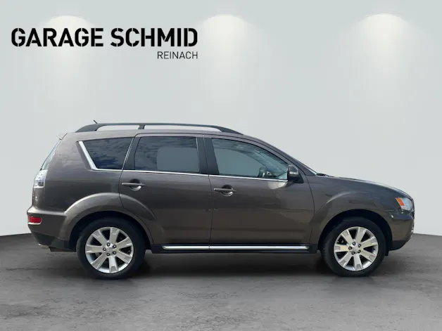 Mitsubishi Outlander 2.4 MIVEC Navigator CVT