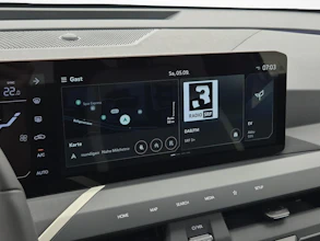 https://vehicle.imgix.net/4420042/5277b1f9-ca1b-481d-93f7-1aff569977c6.jpg