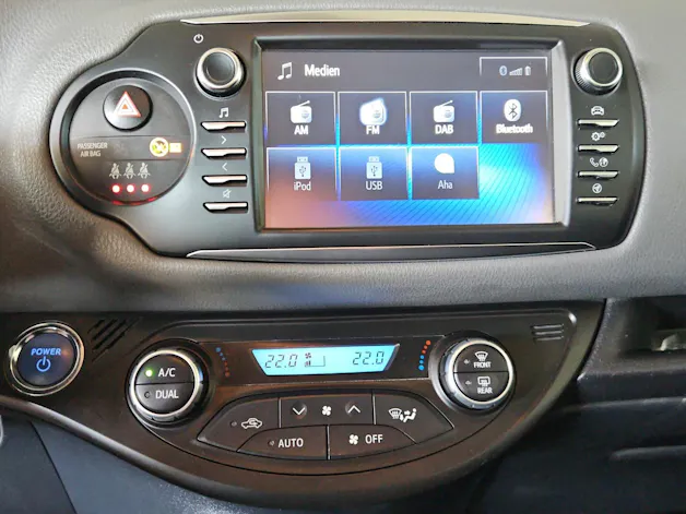 Toyota Yaris 1.5 VVT-i HSD Trend