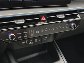 https://vehicle.imgix.net/4420150/da7698f6-a54a-4da8-94f7-1eba586a5f8d.jpg